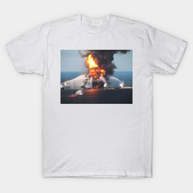 Deepwater Horizon oil rig fire (C006/4096) T-Shirt by SciencePhoto